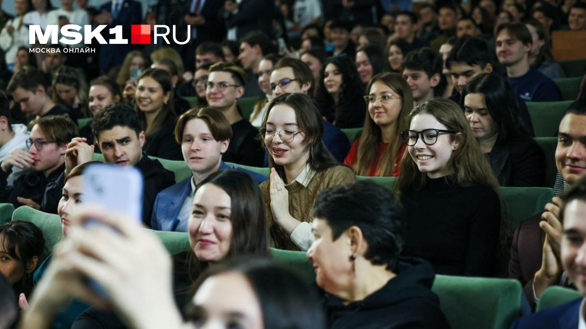 Минобрнауки с сентября откроет первокурсникам доступ к учебным чатам и каналам в MAX